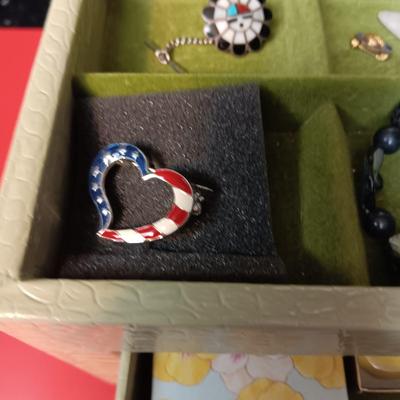 JEWELRY BOX WITH JEWELRY