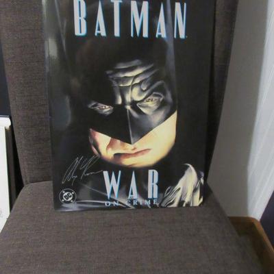 Sale Photo Thumbnail #17: Batman War on Crime book - Alex Ross auto 