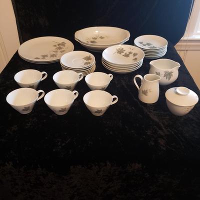 Noritake Wild Ivy China (LR-KD)