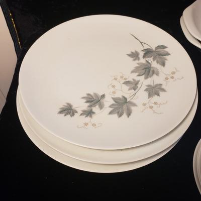Noritake Wild Ivy China (LR-KD)