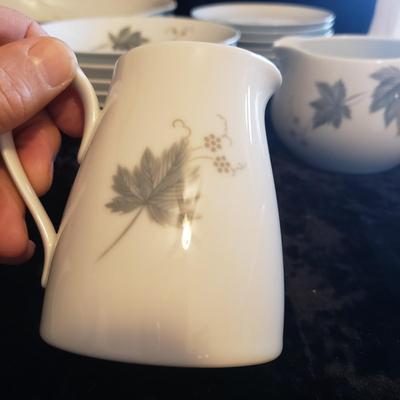 Noritake Wild Ivy China (LR-KD)