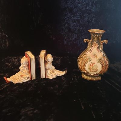 Victorian Style Bookends and Vase (LR-KD)