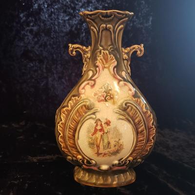 Victorian Style Bookends and Vase (LR-KD)
