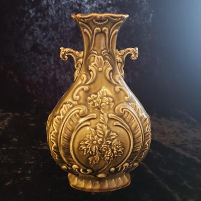 Victorian Style Bookends and Vase (LR-KD)