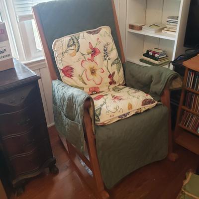 Large Wooden Rocking Chair with Qulited Cover (LR-KD)
