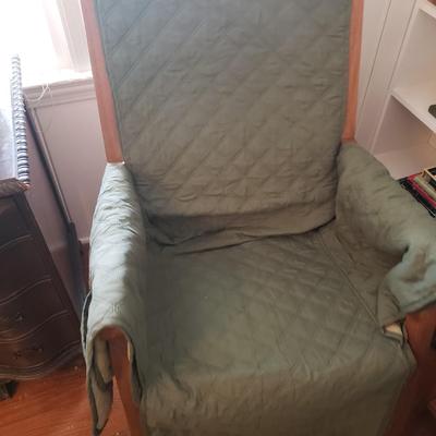Large Wooden Rocking Chair with Qulited Cover (LR-KD)