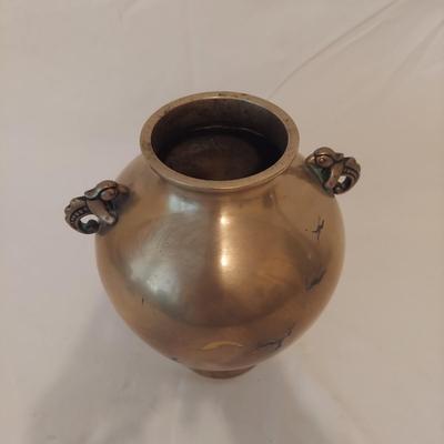 Vintage Brass Urn w/ Etching (B2-BBL)