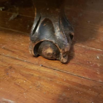 Antique Wooden Claw Foot Desk (LR-KD)