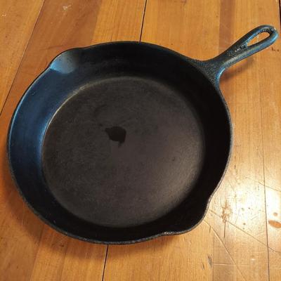 Griswold Cast Iron Skillet (B2-BBL)