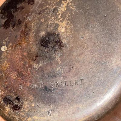 2 cast iron pans