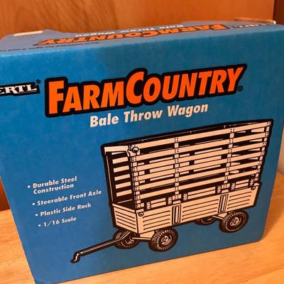 Ertl farm country Bale Wagon