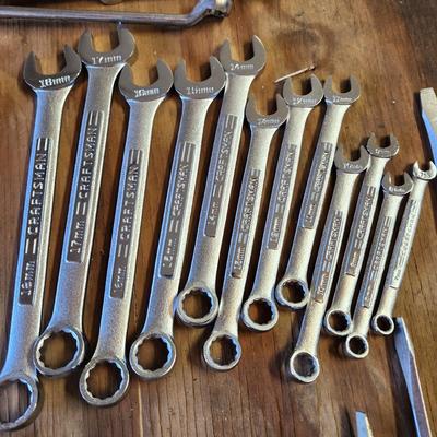 Lot of Tools Craftsman, WorkZone, Screwdrivers, Wrenches SAE Metric