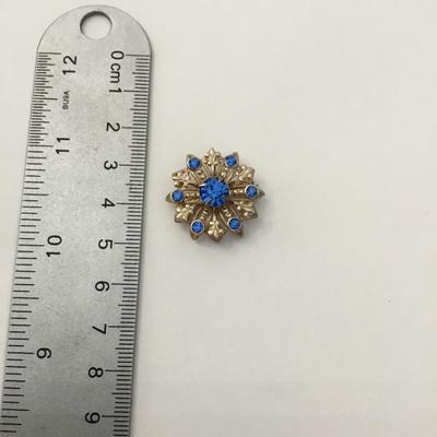 Vintage silver tone star pin