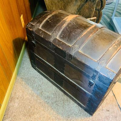 LOT 49: Vintage/Antique Camelback Steamer Trunk