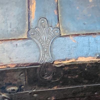 LOT 49: Vintage/Antique Camelback Steamer Trunk