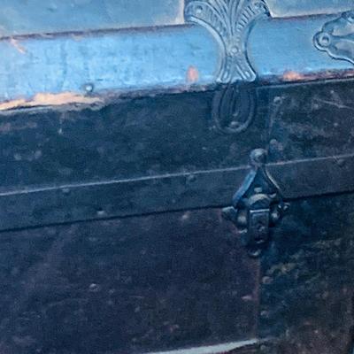 LOT 49: Vintage/Antique Camelback Steamer Trunk