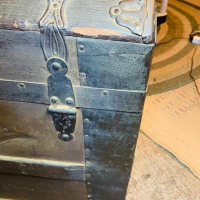 LOT 49: Vintage/Antique Camelback Steamer Trunk