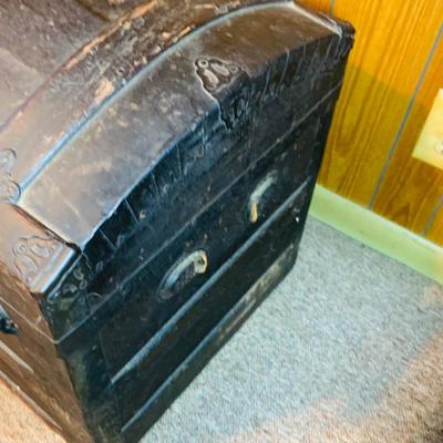 LOT 49: Vintage/Antique Camelback Steamer Trunk