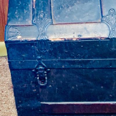 LOT 49: Vintage/Antique Camelback Steamer Trunk