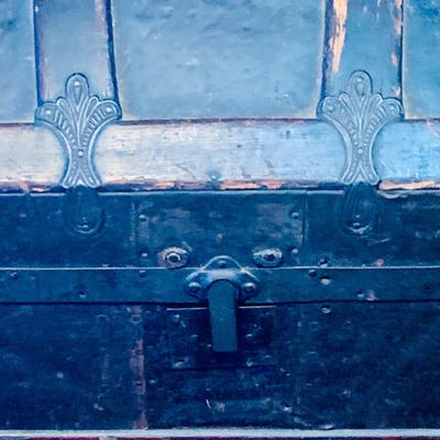 LOT 49: Vintage/Antique Camelback Steamer Trunk