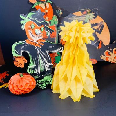 LOT 52: Vintage Assortment Paper Halloween Decorations