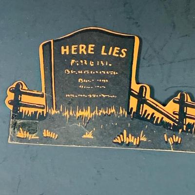 LOT 52: Vintage Assortment Paper Halloween Decorations