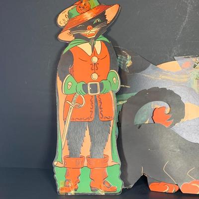 LOT 52: Vintage Assortment Paper Halloween Decorations