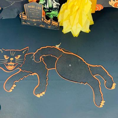LOT 52: Vintage Assortment Paper Halloween Decorations