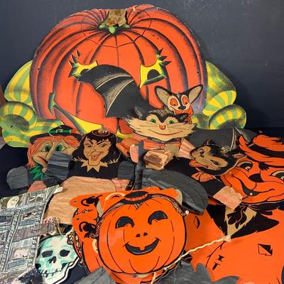 LOT 54: Large Assortment of Vintage Paper Halloween Decorations