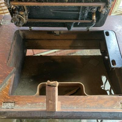 LOT 55: Vintage Singer Sewing Machine