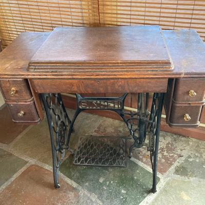 LOT 55: Vintage Singer Sewing Machine