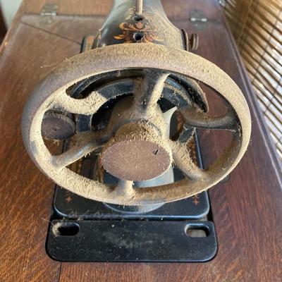 LOT 55: Vintage Singer Sewing Machine