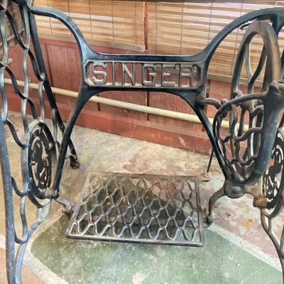 LOT 55: Vintage Singer Sewing Machine