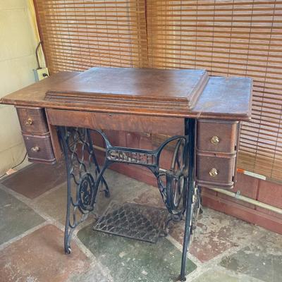 LOT 55: Vintage Singer Sewing Machine