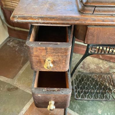 LOT 55: Vintage Singer Sewing Machine