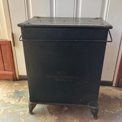 LOT 56: Vintage / Antique Wheeling Corco No. 315 Three Burner Keroscene Heater