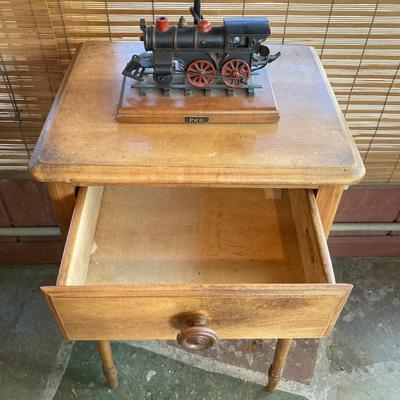 LOT 57: Vintage Kling Wooden Side Table with PRR Locomotive Lamp