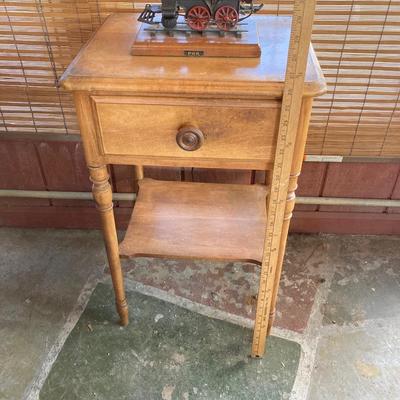 LOT 57: Vintage Kling Wooden Side Table with PRR Locomotive Lamp