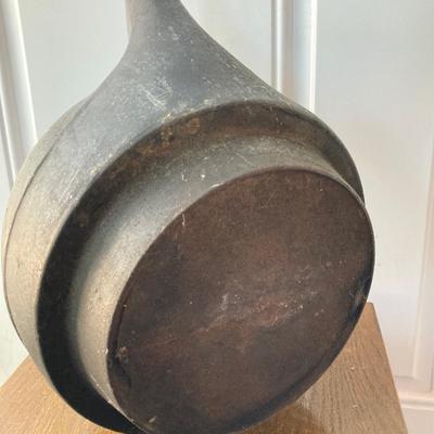 LOT 58: Vintage Cast Iron 9 Tea Pot / Kettle