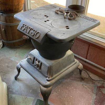 LOT 60: Vintage / Antique Cast Iron No 200 FATSO Wood Burning Stove (King Stove & Range Co)