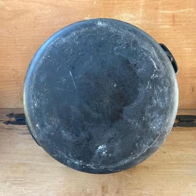 LOT 71: Vintage Cast Iron Dutch Oven 8 with Handle and Skillet / Frying Pan