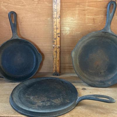 LOT 72: Vintage Cast Iron Cookware - Skillets (Griswold 3 Included) and Griddle 7 / Flat Pan