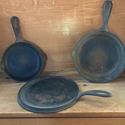 LOT 72: Vintage Cast Iron Cookware - Skillets (Griswold 3 Included) and Griddle 7 / Flat Pan