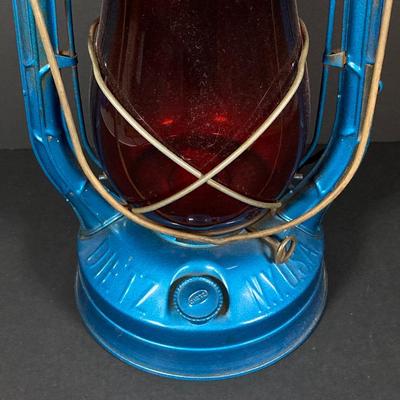 LOT 79: Three Vintage Oil Lanterns - 2 Dietz and 1 Sun Brand