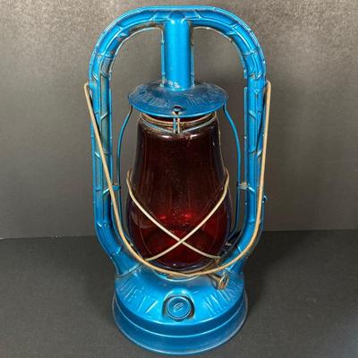 LOT 79: Three Vintage Oil Lanterns - 2 Dietz and 1 Sun Brand