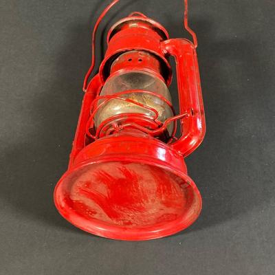 LOT 79: Three Vintage Oil Lanterns - 2 Dietz and 1 Sun Brand