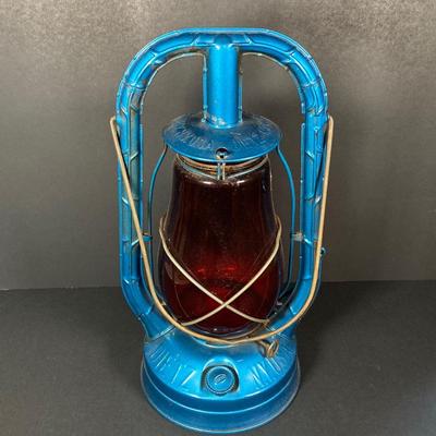 LOT 79: Three Vintage Oil Lanterns - 2 Dietz and 1 Sun Brand