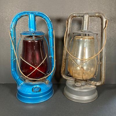 LOT 79: Three Vintage Oil Lanterns - 2 Dietz and 1 Sun Brand