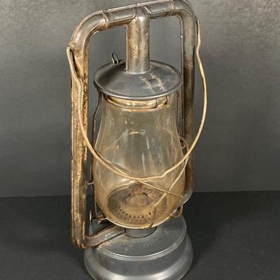 LOT 79: Three Vintage Oil Lanterns - 2 Dietz and 1 Sun Brand