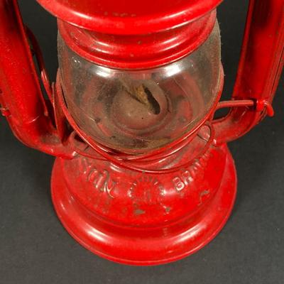 LOT 79: Three Vintage Oil Lanterns - 2 Dietz and 1 Sun Brand